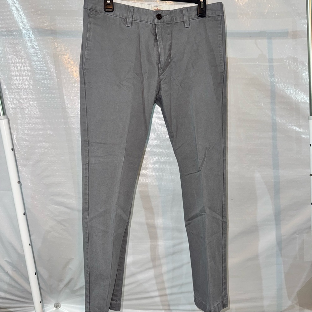 Dockers Men's Charcoal Chinos